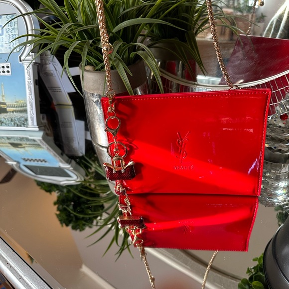 Yves Saint Laurent - Picture 9 of 15